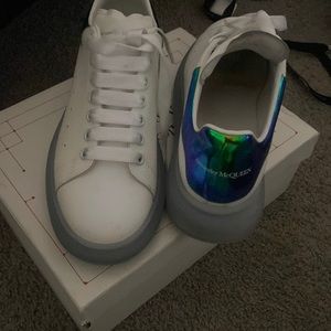 I’m selling my Alexander only worn twice